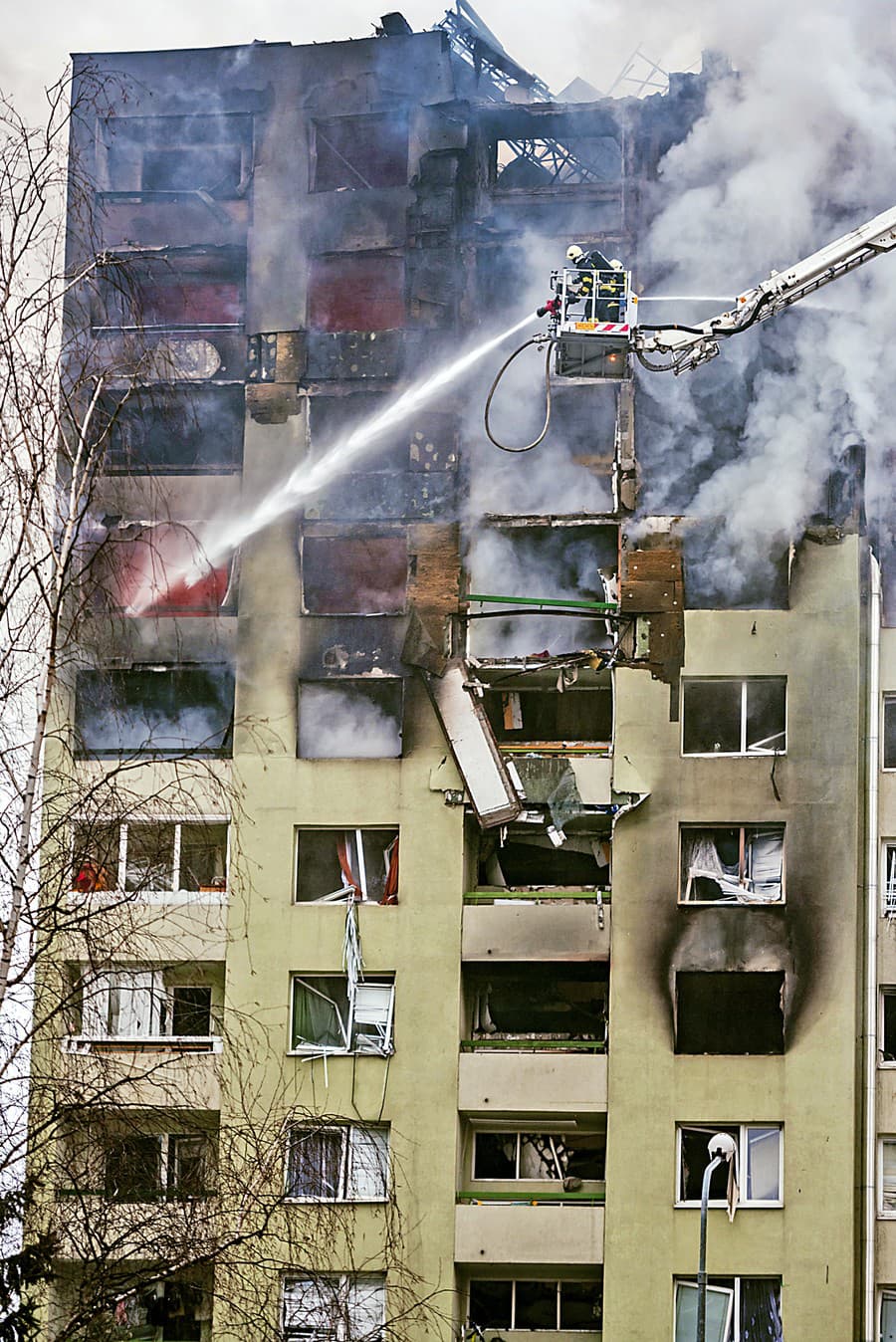 Vyšetrovanie výbuchu bytovky v Prešove sa vlečie Pozostalí zostali v