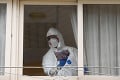 Počet obetí koronavírusu v Španielsku klesá: Rusko oznámilo nárast nakazených