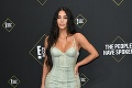 Kim Kardashian sa pretŕčala v odvážnych plavkách: Brucho a zadok von