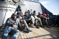 Loď s migrantmi prosí o pomoc: Taliansko uzavrelo prístavy