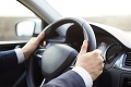 Pravidlá cestnej premávky sa majú meniť: Novela sa týka neskúsených vodičov aj kolobežkárov