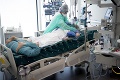 Švajčiarsko sprísňuje opatrenia v boji proti pandémii: Lockdown stále odmietajú zaviesť