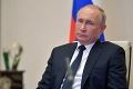Putin sľúbil zdravotníkom v prvej línii odmeny: Lekári a sestry si prilepšia o stovky eur
