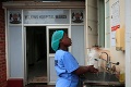 Lekári v Zimbabwe žalujú vládu: Upozorňujú na vážne nedostatky v boji s COVID-19
