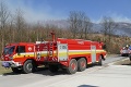 Požiar v Oščadnici likvidujú už 24 hodín: Prácu hasičom komplikuje vietor