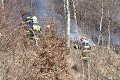Požiar v Oščadnici likvidujú už 24 hodín: Prácu hasičom komplikuje vietor