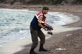 Otec mŕtveho chlapčeka previezol telá svojich milovaných do rodnej Sýrie: Posledné zbohom im dal doma