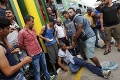 Medzi migrantmi pred stanicou Keleti vypukla bitka: Zasahovať musela polícia!