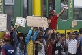 300 utečencov ušlo v Maďarsku z tábora: Stovky ďalší vzali veci do vlastných rúk!