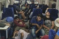 Nepríjemné prekvapenie v rýchliku: Policajti museli vysadiť 59 ilegálnych migrantov!