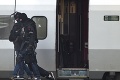 Polícia musela evakuovať celý vlak: Za všetko môže muž na WC