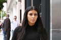 Zaguľatená Kim Kardashian: Obtiahnuté šaty ukázali všetko!