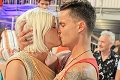 Sexi ryšavka Koristová a milovník koní Kababik to už neutaja: Prvá love story na Farme!