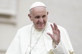 Pápež František opäť prekvapuje: Súkromne sa stretol s homosexuálnym párom!