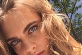 Modelka Cara Delevingne pobúrila spolucestujúcich: Sex na palube lietadla! S kým si to rozdala?