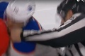 Chvíľka nepozornosti a prišla katastrofa: Mladú hviezdu z NHL zranil rozhodca!