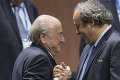 Blatter ťahá Platiniho ku dnu: Etická komisia FIFA ich suspendovala