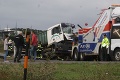 Tragická zrážka autobusu plného detí s dvoma kamiónmi: Krik, plač a strach o život!