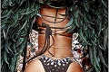 Rozbláznená Rihanna sa predviedla v sexi kostýme: Na karnevale natriasala svoje zvodné krivky
