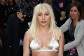 Lady Gaga v outfite hrôzy: Uff, čo to má na prsiach?!
