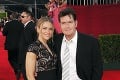 Charlie Sheen sa pod tlakom vydieračov priznal, že má HIV: Do konca života bude na liekoch!