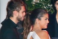 Selena vs. Justin 1:0: Ona sa vodí za ručičky s úspešným DJ-om, on doma plače do vankúša!