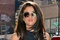 Selena Gomez sa pozrela do kalendára a bolo rozhodnuté: Do ulíc sa vydala bez podprsenky!