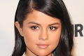 Selena Gomez snáď taká krásna ešte nebola: Sledujte, ako JEDEN detail na tvári všetko zmenil!