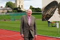 Brit Roger Bannister dražil tretry: Neuveríte, za akú sumu ich získal nový majiteľ