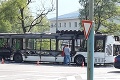 Dráma vo Zvolene: Autobus zachvátili plamene priamo na zastávke!