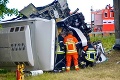 Autobus narazil do zastávky: Zomrelo najmenej desať ľudí!