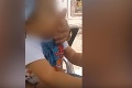 Facebookom koluje otrasné video: Ako to mohli urobiť malému dieťatku?!