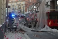 Poplach v Bratislave: Na trolejbus plný ľudí sa zrútilo lešenie!