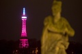Svet sa zahalil do farieb francúzskej trikolóry: Najdojímavejšie fotky deň PO!