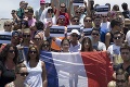 Svet sa zahalil do farieb francúzskej trikolóry: Najdojímavejšie fotky deň PO!