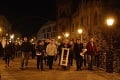 Demonštranti skandovali v Košiciach pri dome Pavla Pašku: Nerobte nám hanbu!