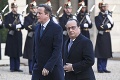 Cameron a Hollande si uctili pamiatku obetí útokov: Prezident má teraz program s dôležitým cieľom