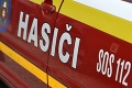 V Bratislave horí byt: Na mieste zasahujú hasiči