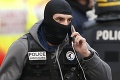 Polícia si pozrela záznamy bezpečnostných kamier v Paríži: Kto je ten záhadný muž?!