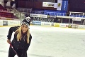 Misska Straková lezie hokejistom do kapusty: Krásou očaruje aj na ľade!