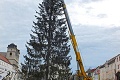 Vianoce v metropole východu sa môžu začať: Košice už zdobí 20-metrový obor!