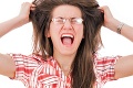Mladú študentku Lizzie od detstva trápila nepríjemná choroba: Vytrhala si všetky vlasy!