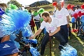 Princ Harry navštívil Afriku: Vtipný tanec a dojímavé stretnutie po rokoch!