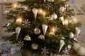 Streľba pri vianočnom stromčeku: V byte našli 7 mŕtvych