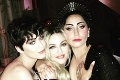 Speváčku Katy Perry hostia na párty ledva spoznali: Kratučké vlasy a bláznivá kabelka!
