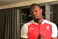 Prečo trpel Bolt ako kôň? Oddaný fanúšik United si musel obliecť dres Arsenalu!