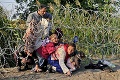 Európa je konfrontovaná s nekonečným utrpením: Silné fotografie zo sveta utečencov