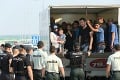 Policajti v bratislavských Rusovciach naháňali dvoch Afgancov a srbského šoféra!