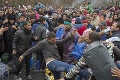 Vo francúzskom Calais to vrie: V tábore vypukli násilné zrážky medzi migrantmi