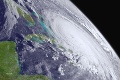 Silný hurikán Joaquin bičuje Bahamy a mieri k pobrežiu USA: Guvernéri už vyhlásili pohotovosť